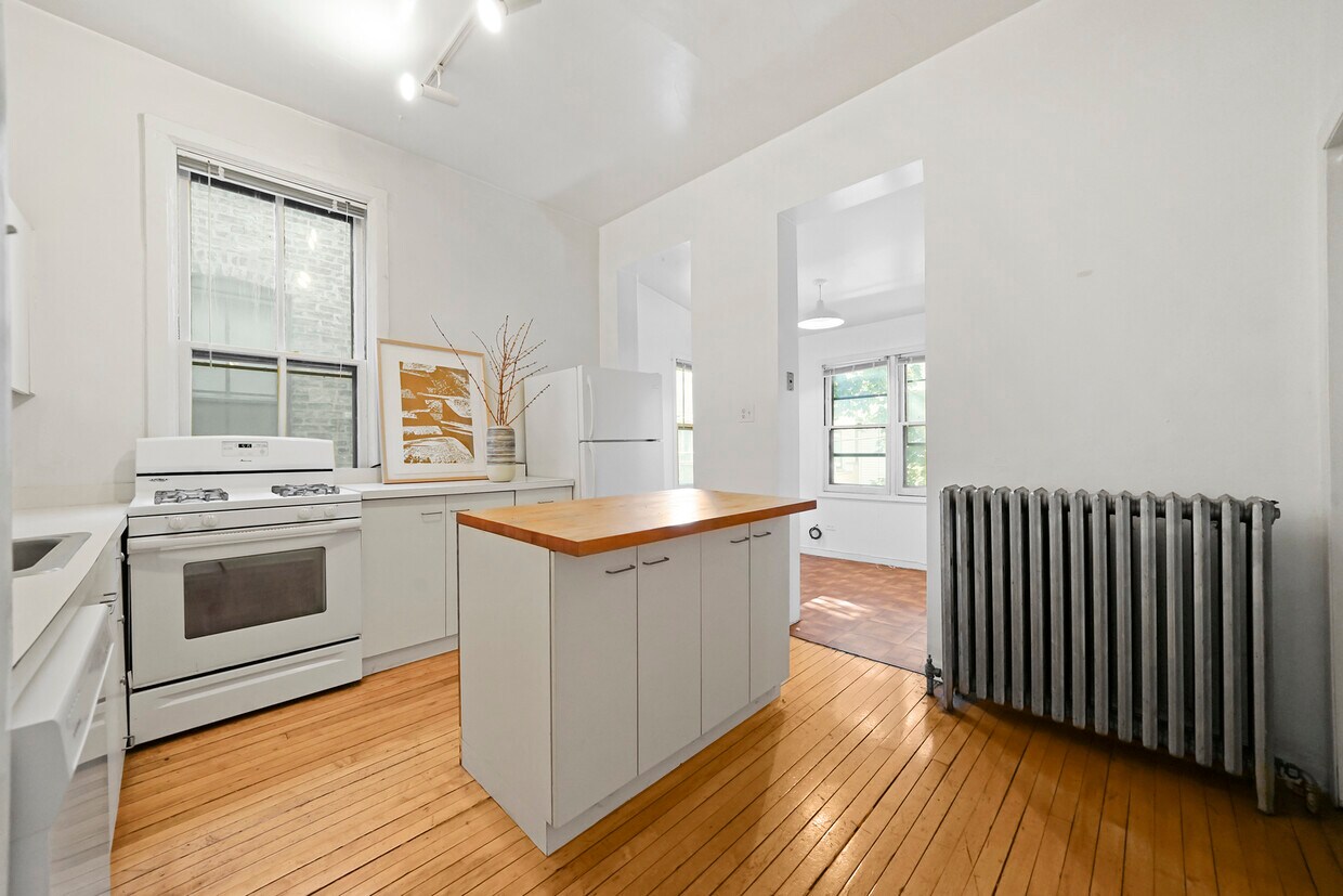 Building Photo - 2141 W Caton St