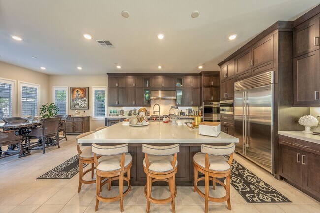 Foto del edificio - Altair Mansion, 24 Hour Guarded, 5Bed|6bath, Nearly 5000sqf