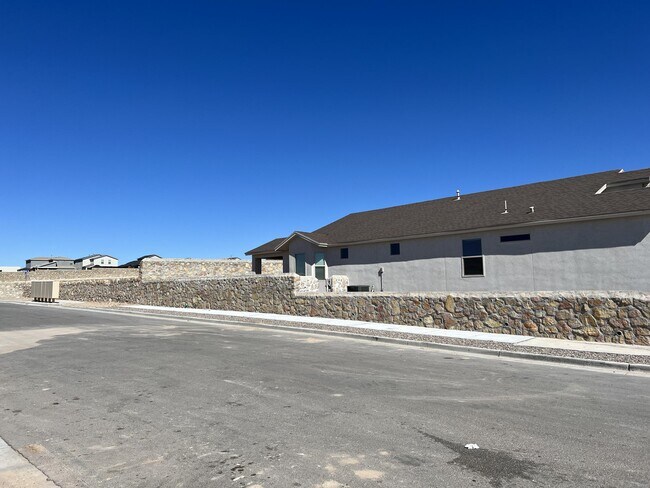 Foto del edificio - 12701 Iron Falls Dr