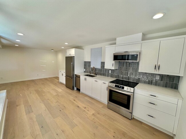 Interior Photo - Caroline