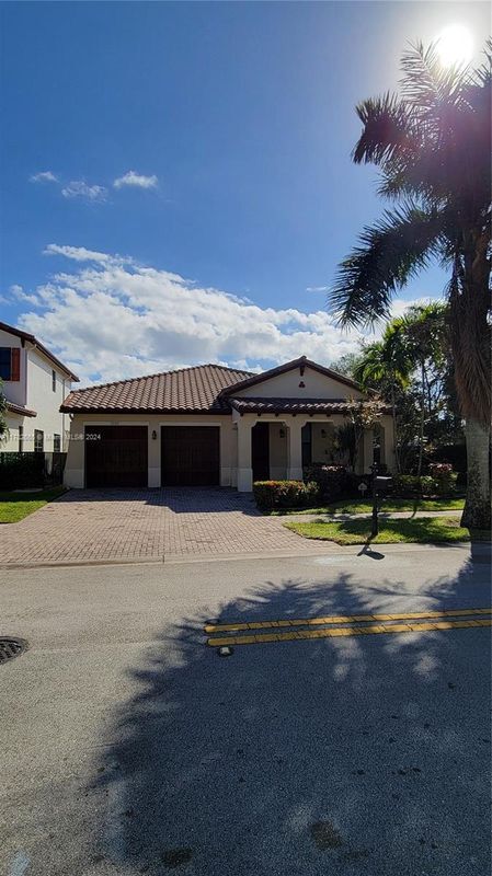Foto del edificio - 3927 NW 84th Way