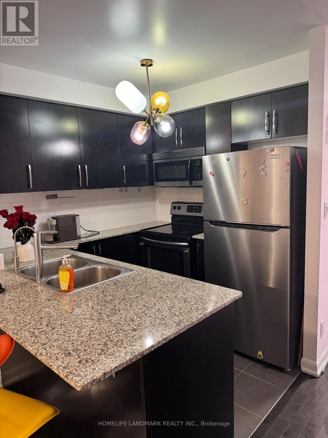 Building Photo - 5791 Yonge St