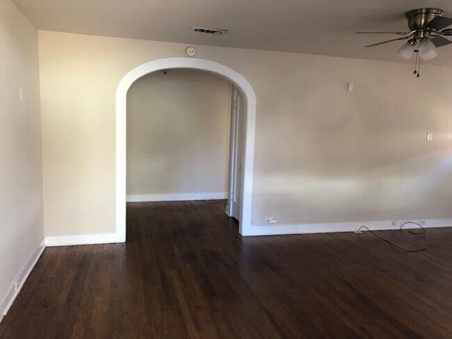 Foto del edificio - Charming 2/1 in Castle Heights area