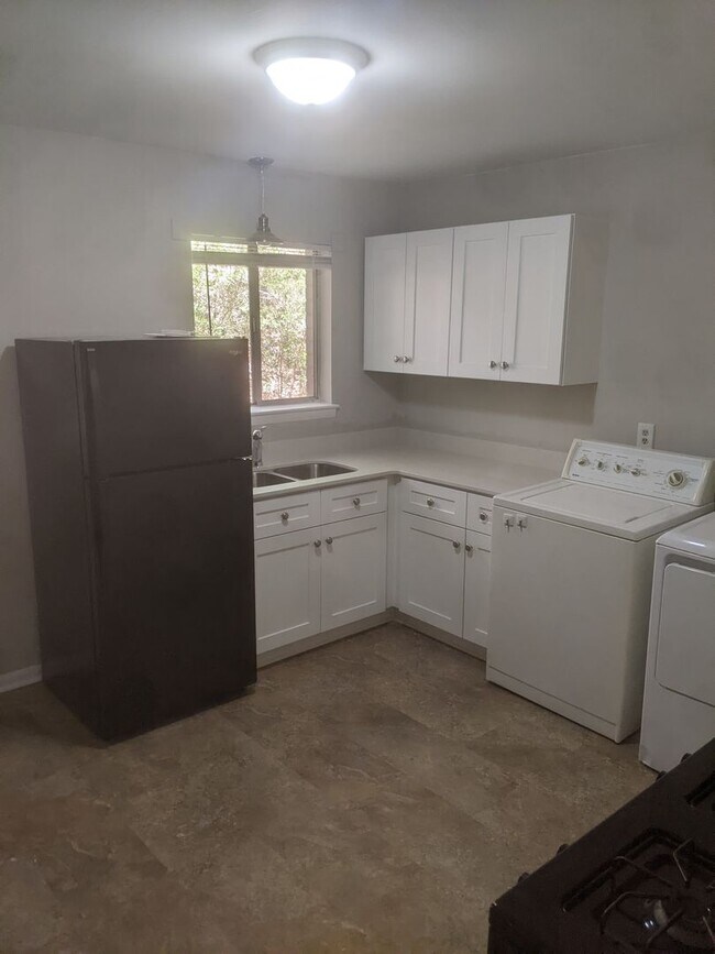 Building Photo - Chapel Hill/2BR Brookside Condo