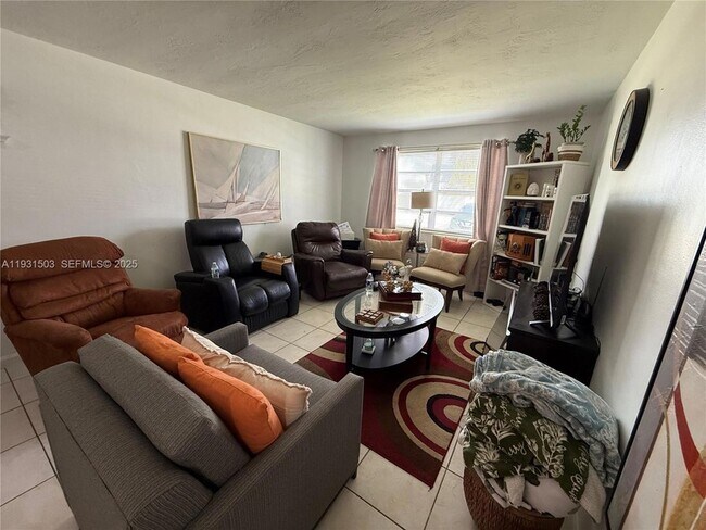 Foto del edificio - 1350 NE 119th St