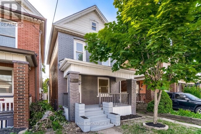 Building Photo - 133 Lottridge St
