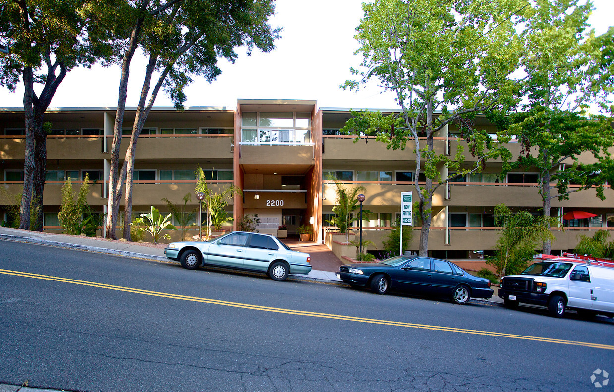 Primary Photo - Milnard Manor Apartments
