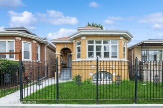 Building Photo - 8718 S Marshfield Ave