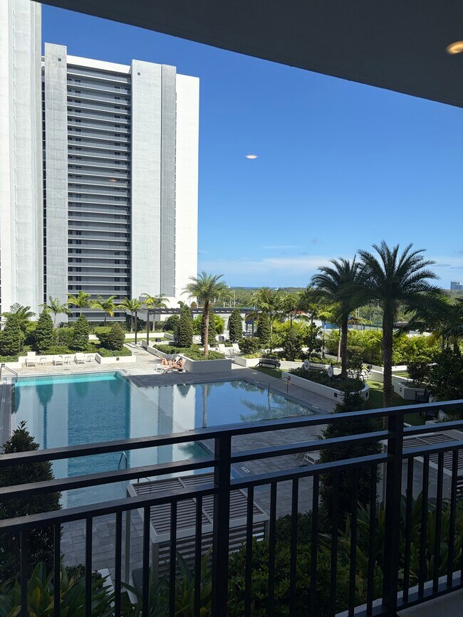 Foto del edificio - 2821 NE 163rd St