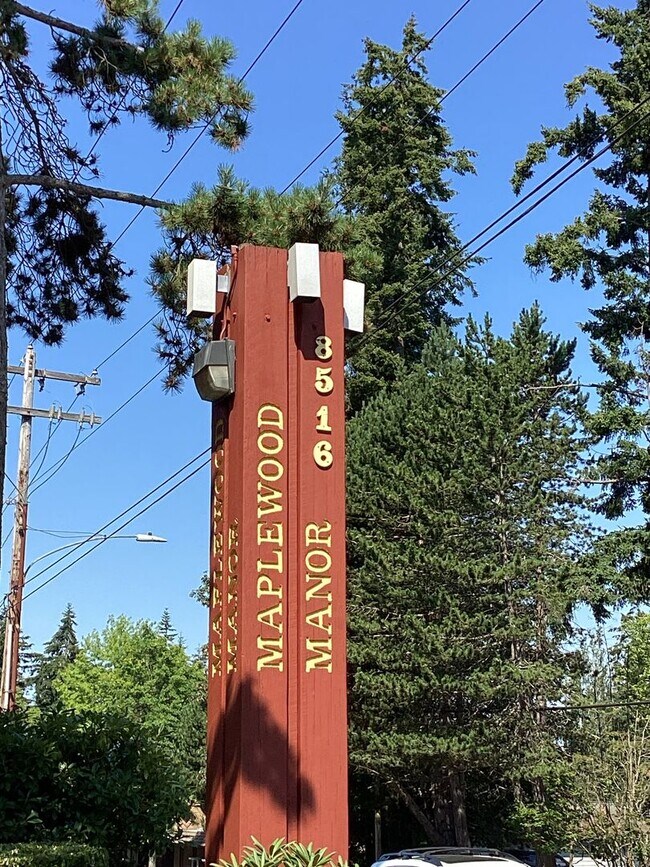 Building Photo - Charming 2 bedroom, 1.75 bathroom Condo ne...