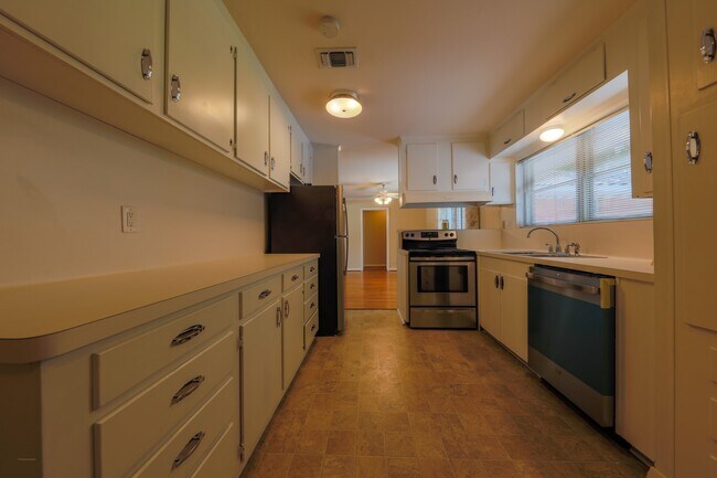Foto del edificio - 4745 Warm Springs Rd