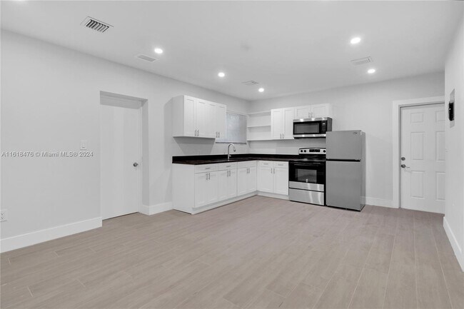 Foto del edificio - 12322 NE 6th Ave