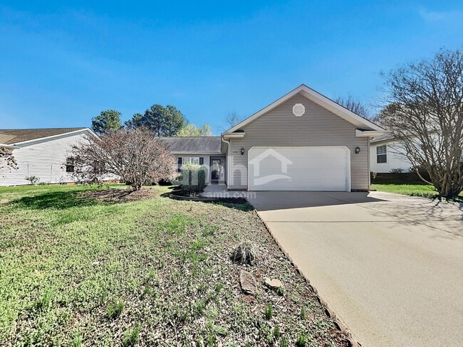 Building Photo - 108 River Watch Dr