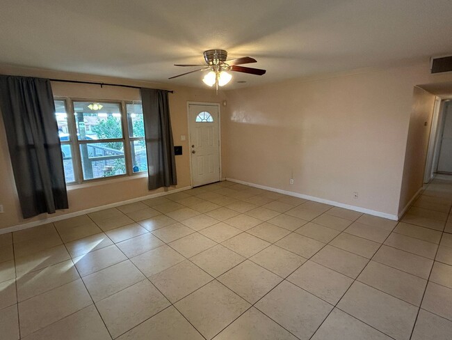 Building Photo - 3944 W Bethany Home Rd