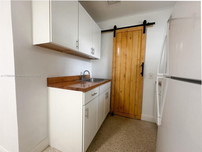 Foto del edificio - 2815 NW 88th St