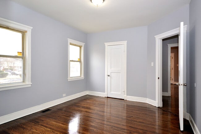 Building Photo - 5849 W Midway Park