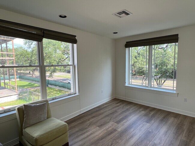 Building Photo - 4813 Saint Charles Ave