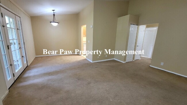 Foto del edificio - "Charming 2-Bed Condo with Cozy Fireplace in Scenic Evergreen!"
