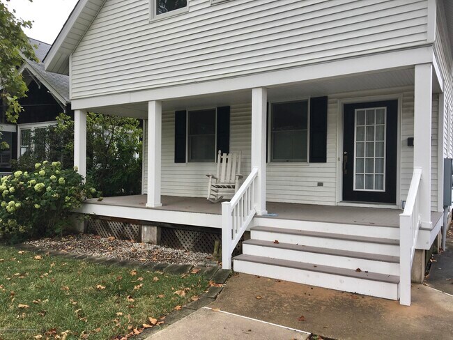 Foto del edificio - 300 E Main St