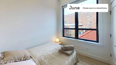 Building Photo - Room in Shared 4 bed/2 bath home