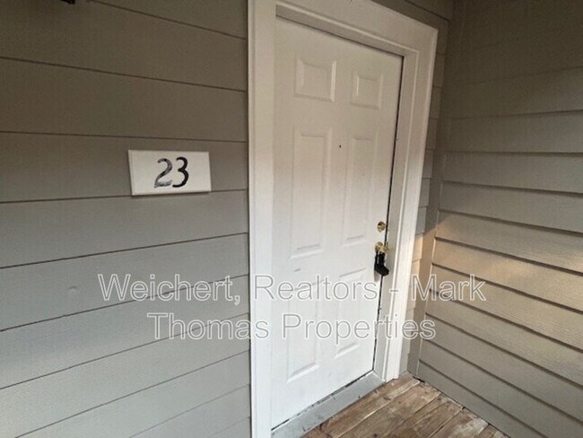 Building Photo - 929 Morreene Rd