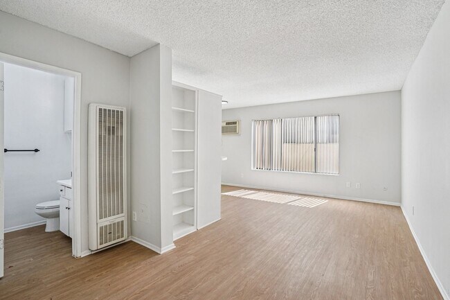 Interior Photo - 238 South Serrano Ave