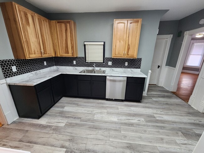 Kitchen 3 - 207 N 6th St