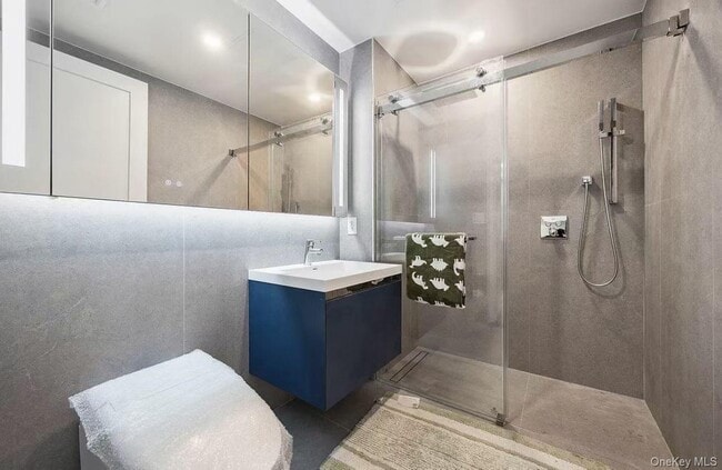 Building Photo - 38-20 Parsons Blvd