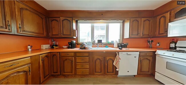 Building Photo - 161 Otis St