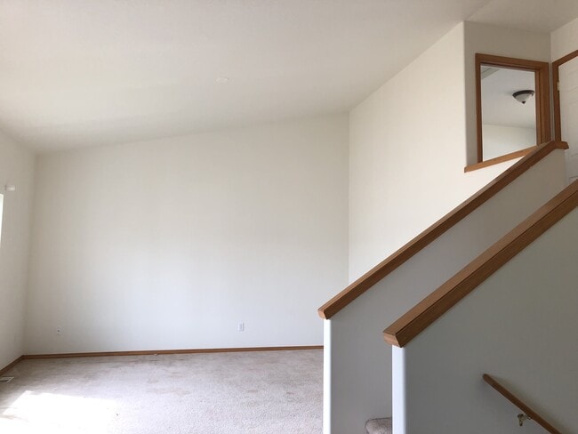 Foto del edificio - New paint! 4 Bedroom in West Pasco close to Maya Angelou Elementary!