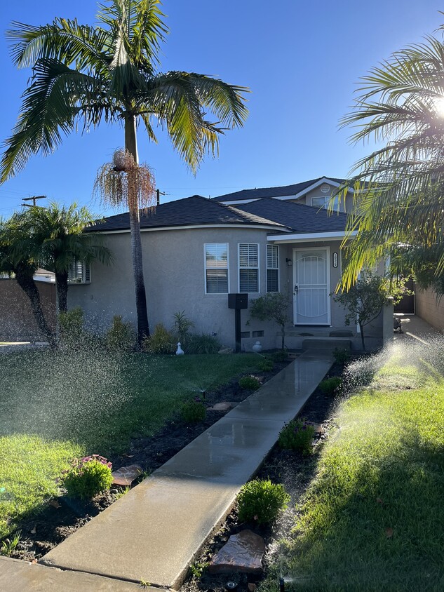 Primary Photo - 10529 Kauffman Ave