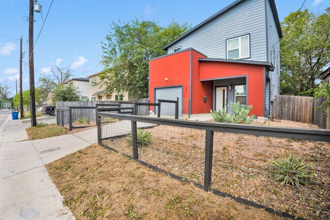 Building Photo - Modern Comfort Minutes from Downtown