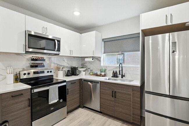Building Photo - 5025 San Jacinto St