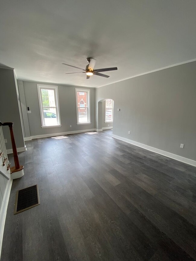 Building Photo - 2 Bed, 1 Bath Detached Home with Central AC Available 07/15