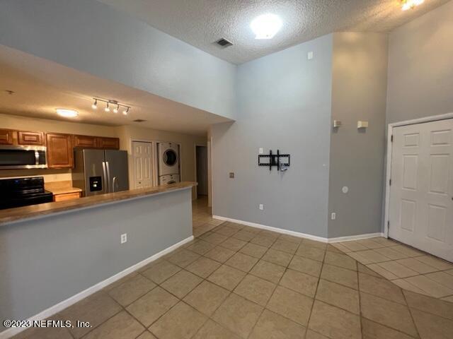 Foto del edificio - 7920 Merrill Rd
