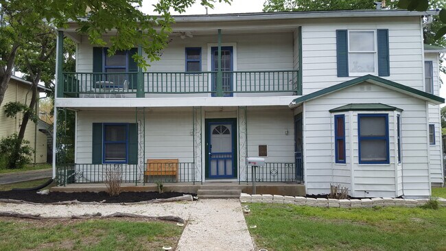 Building Photo - 422 Pershing Ave