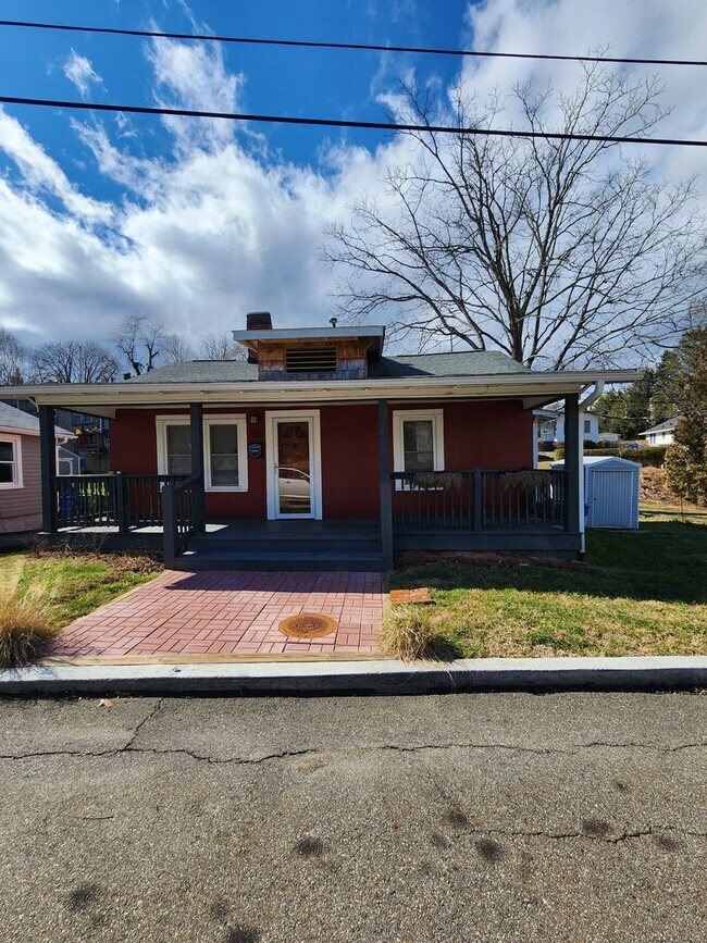 Building Photo - West Asheville Bungalow