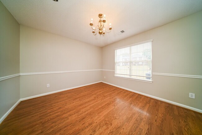 Foto del edificio - 425 Canoga Ct