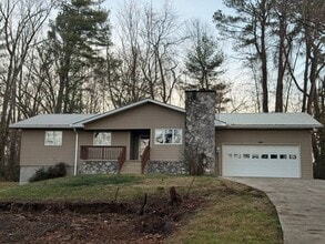 Building Photo - 245 Meadowbrook Rd