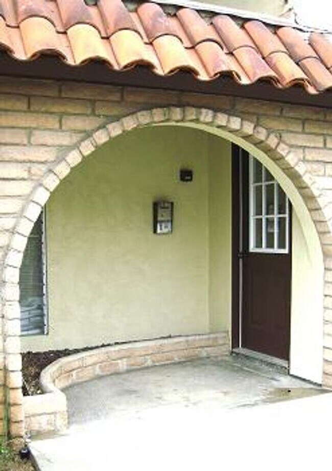 Building Photo - Downey UPPER One Bedroom with Parking, Fir...