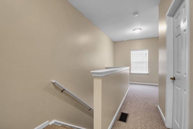 Foto del edificio - Hunt Club Circle Townhomes