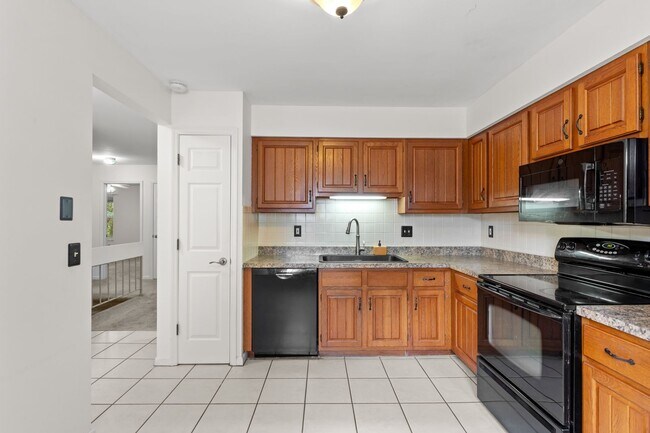 Foto del edificio - Ellisville Area / West County/ 2 BR ranch style duplex/villa w/ garage and basement.