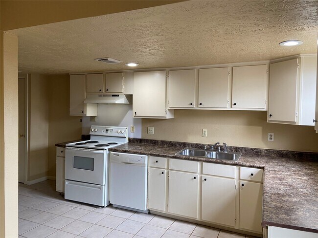 Building Photo - 4211 Benard Ct