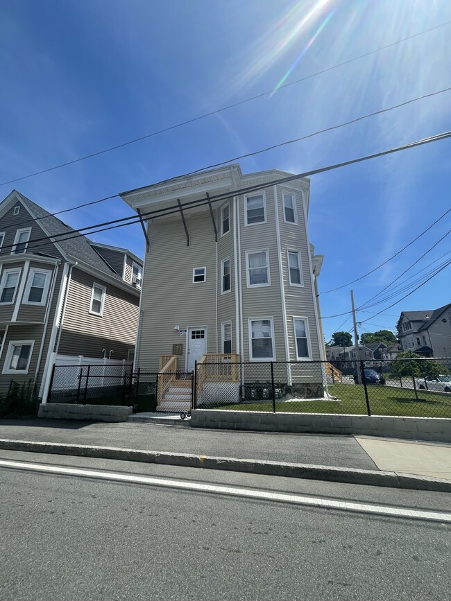 Building Photo - 92 Myrtle St