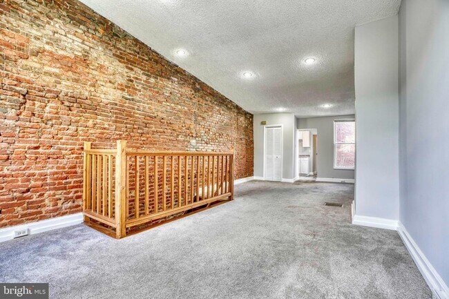 Building Photo - 530 S Bond St