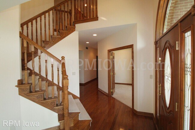 Building Photo - 5 br, 4.5 bath House - 504 66th Court