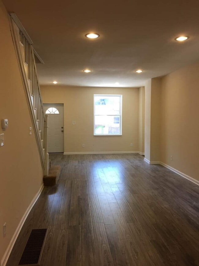 Building Photo - Stunning Remodel - Brewerytown