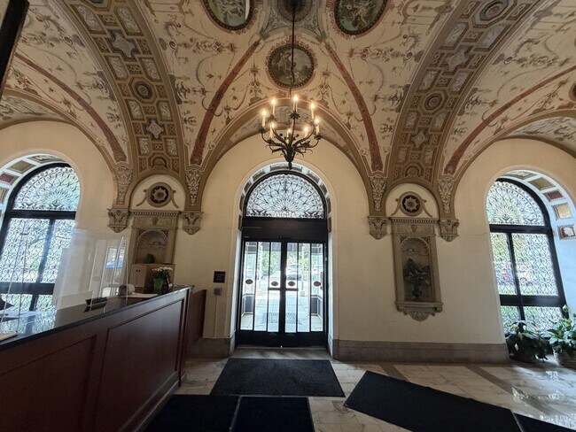 Foto del edificio - 3900 Rose Hill Ave