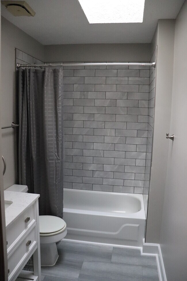 Building Photo - 108 Trinity Woods Dr