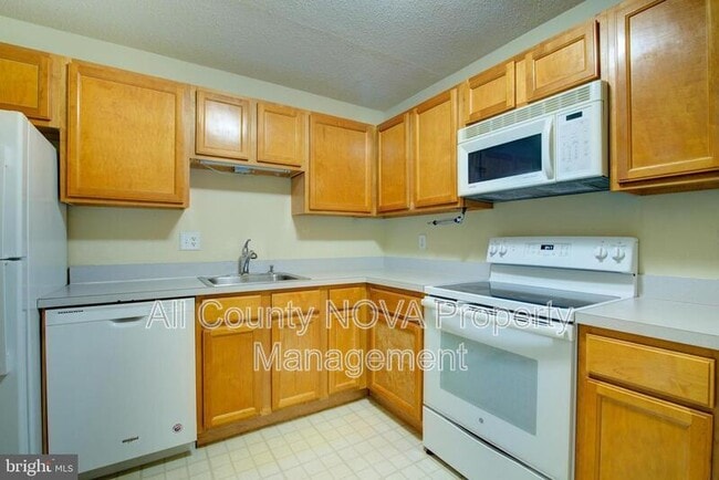 Photo - 613 Center St Apartment